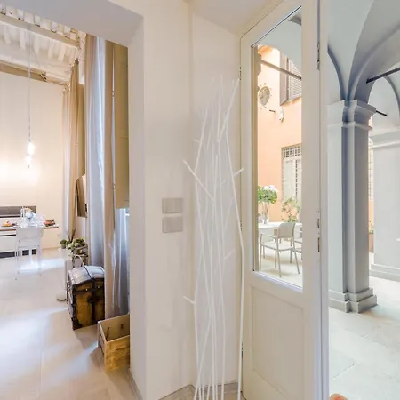 Apartament Contemporary With Private Outdoor