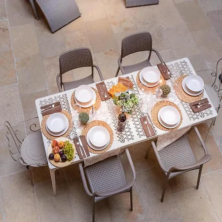 Apartament Contemporary With Private Outdoor