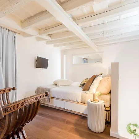 Apartament Contemporary With Private Outdoor