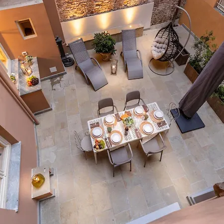 Contemporary With Private Outdoor * 루카