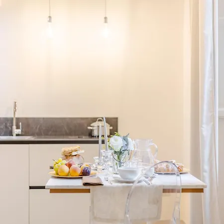 Contemporary With Private Outdoor 아파트 루카