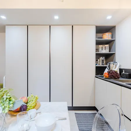 Contemporary With Private Outdoor Apartament
