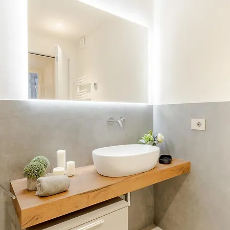 Contemporary With Private Outdoor