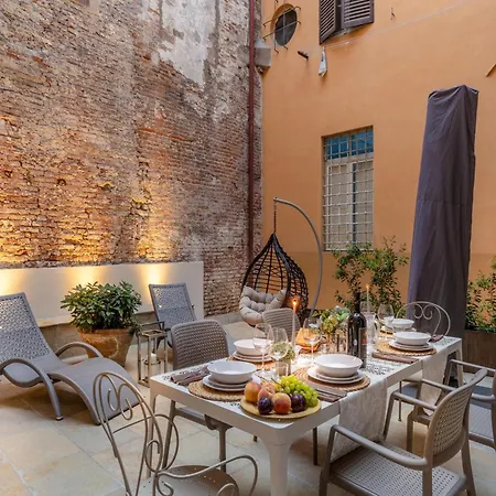 Contemporary With Private Outdoor Apartament *